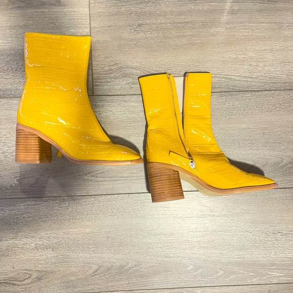 INTENTIONALLY heeled boots - Picture 3 of 4